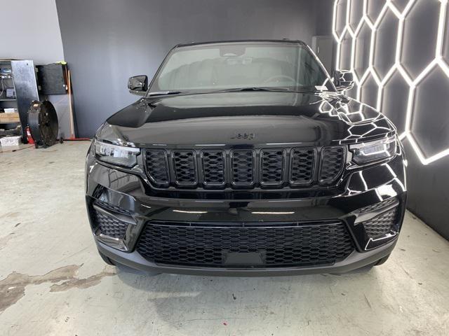 new 2025 Jeep Grand Cherokee car, priced at $43,400