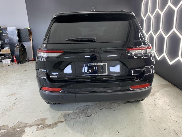 new 2025 Jeep Grand Cherokee car, priced at $43,400