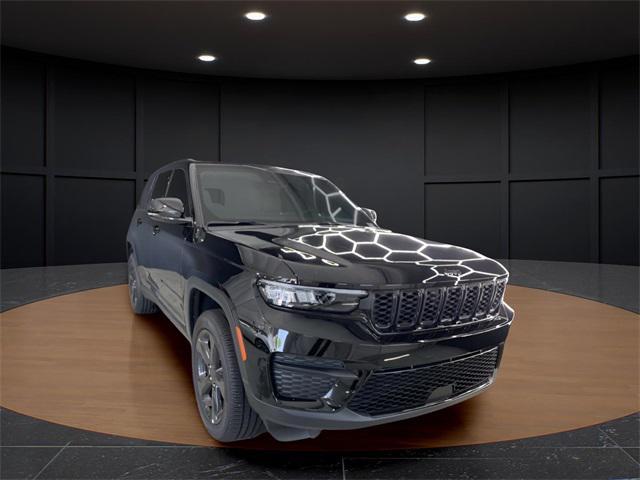 new 2025 Jeep Grand Cherokee car, priced at $43,801