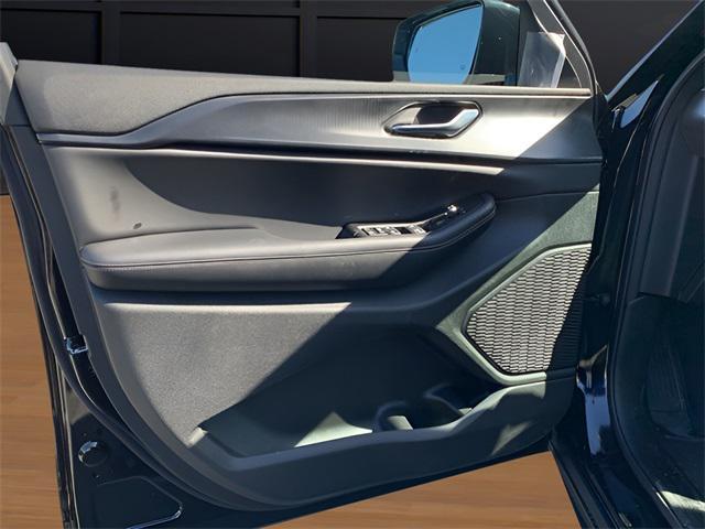 new 2025 Jeep Grand Cherokee car, priced at $43,801