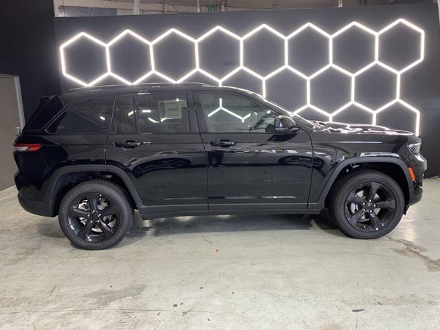 new 2025 Jeep Grand Cherokee car, priced at $43,400