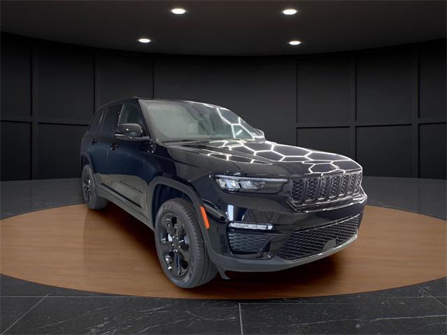 new 2025 Jeep Grand Cherokee car, priced at $46,009