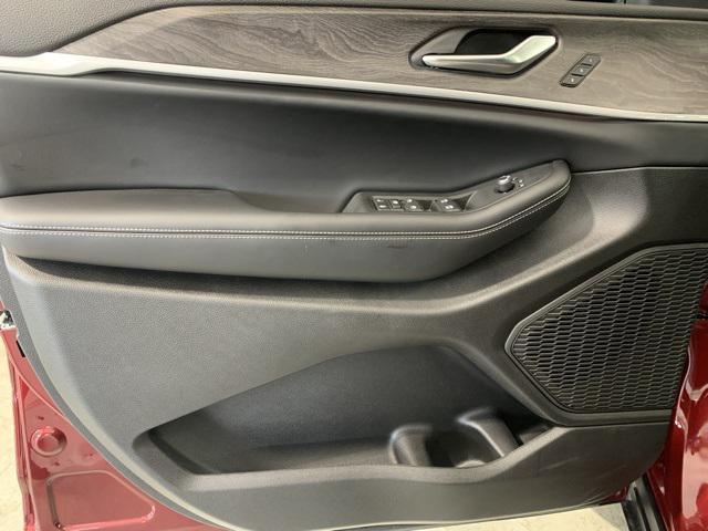 new 2025 Jeep Grand Cherokee car, priced at $43,896