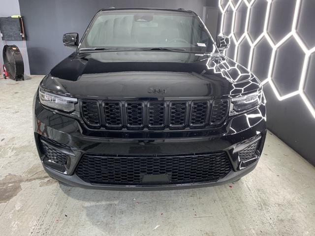 new 2025 Jeep Grand Cherokee car, priced at $38,945