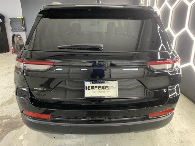 new 2025 Jeep Grand Cherokee car, priced at $38,945