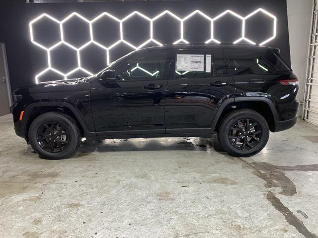 new 2025 Jeep Grand Cherokee car, priced at $38,945