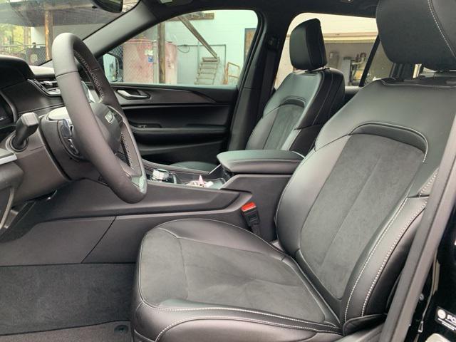new 2025 Jeep Grand Cherokee car, priced at $47,025