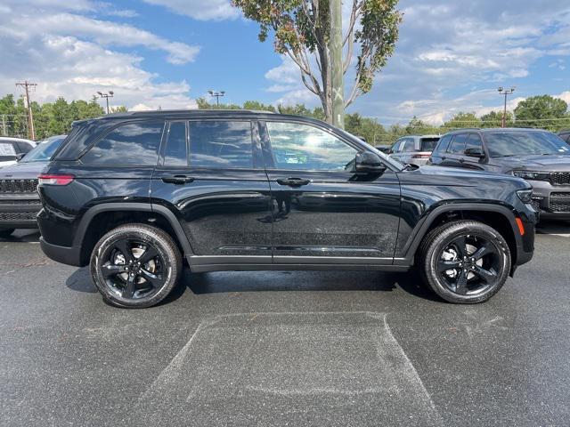 new 2025 Jeep Grand Cherokee car, priced at $41,929
