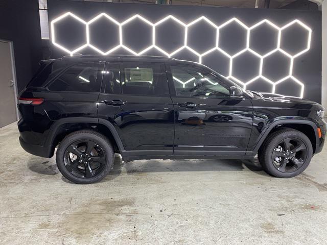 new 2025 Jeep Grand Cherokee car, priced at $40,401