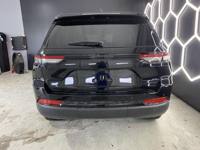 new 2025 Jeep Grand Cherokee car, priced at $40,401