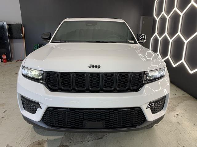 new 2025 Jeep Grand Cherokee car, priced at $48,596