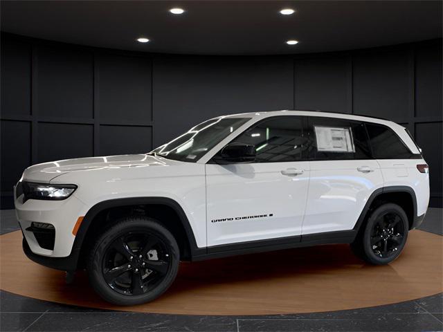 new 2025 Jeep Grand Cherokee car, priced at $45,960