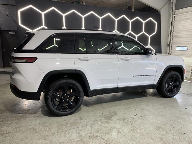 new 2025 Jeep Grand Cherokee car, priced at $48,596