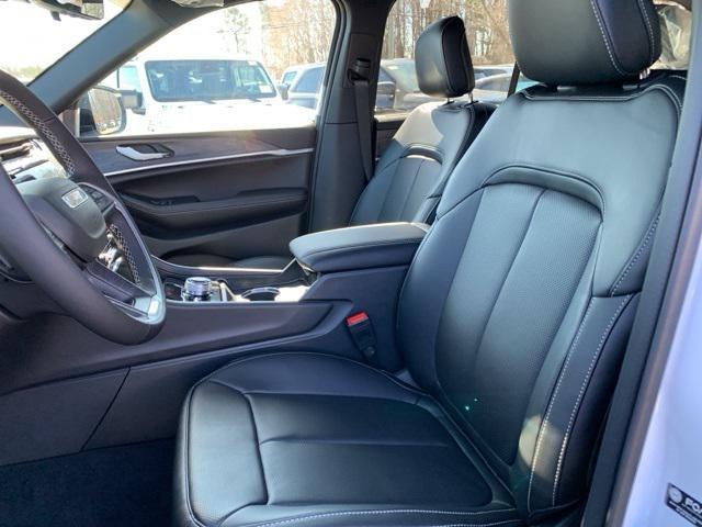 new 2025 Jeep Grand Cherokee car, priced at $49,140