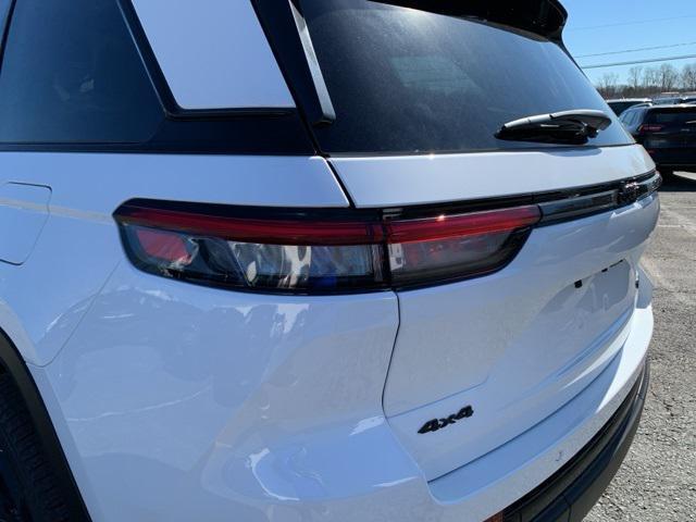 new 2025 Jeep Grand Cherokee car, priced at $49,140