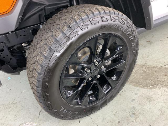 new 2025 Jeep Gladiator car, priced at $41,325