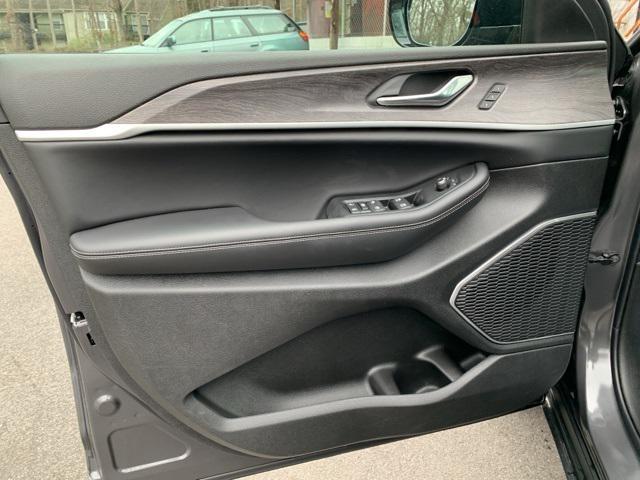 new 2025 Jeep Grand Cherokee car, priced at $49,179