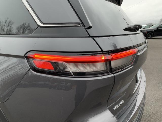 new 2025 Jeep Grand Cherokee car, priced at $49,179