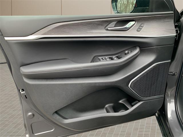 new 2025 Jeep Grand Cherokee car, priced at $51,505