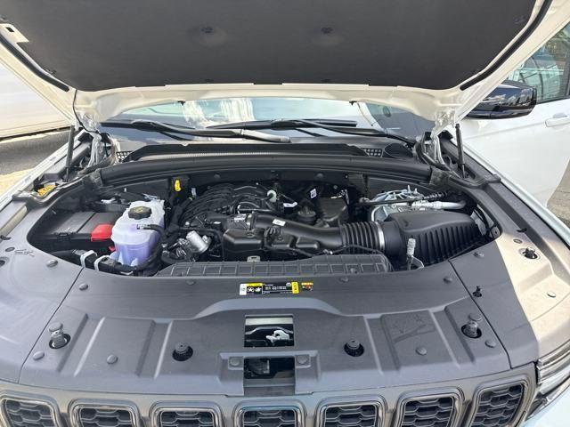 new 2025 Jeep Grand Cherokee car, priced at $47,776