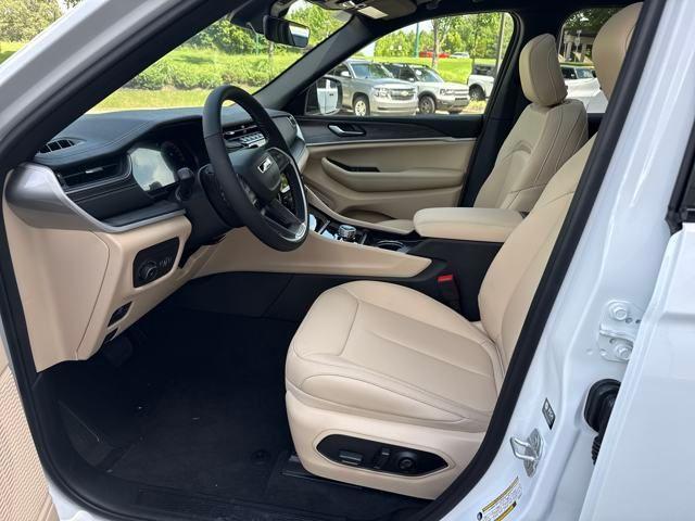 new 2025 Jeep Grand Cherokee car, priced at $47,776