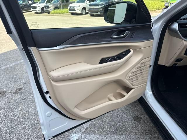 new 2025 Jeep Grand Cherokee car, priced at $47,776