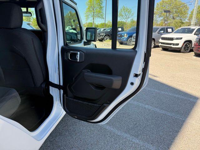 new 2025 Jeep Gladiator car, priced at $39,942