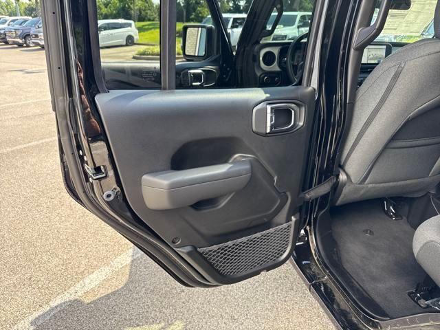 new 2025 Jeep Wrangler car, priced at $51,064