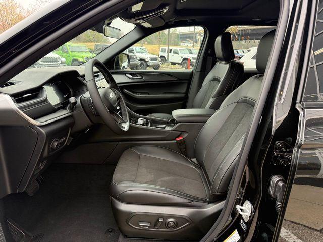 new 2025 Jeep Grand Cherokee car, priced at $39,722