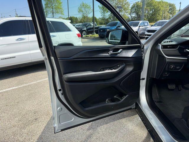 new 2025 Jeep Grand Cherokee car, priced at $41,030
