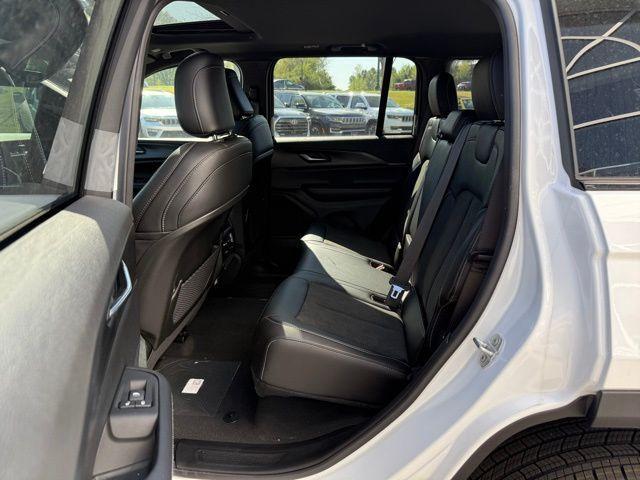 new 2025 Jeep Grand Cherokee car, priced at $42,165