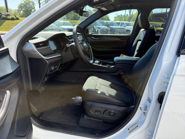 new 2025 Jeep Grand Cherokee car, priced at $42,165