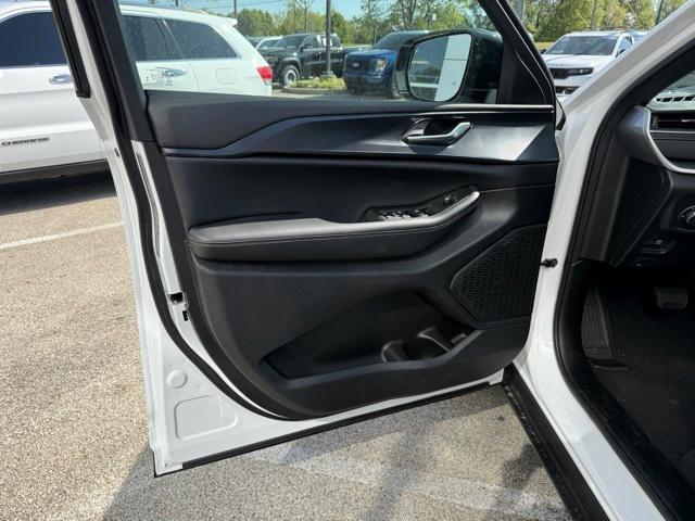 new 2025 Jeep Grand Cherokee car, priced at $42,165