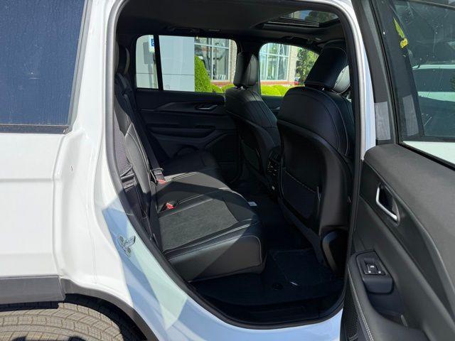 new 2025 Jeep Grand Cherokee car, priced at $42,165