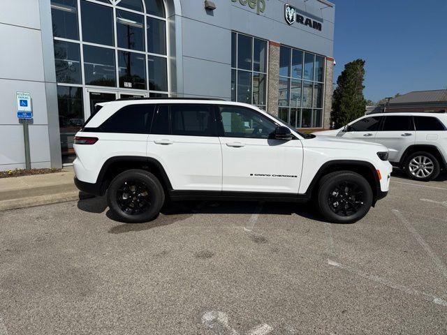 new 2025 Jeep Grand Cherokee car, priced at $42,165