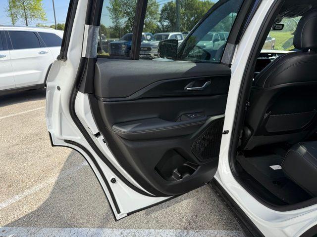 new 2025 Jeep Grand Cherokee car, priced at $42,165