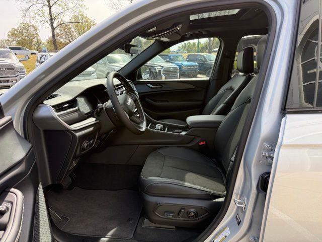 new 2025 Jeep Grand Cherokee L car, priced at $45,092