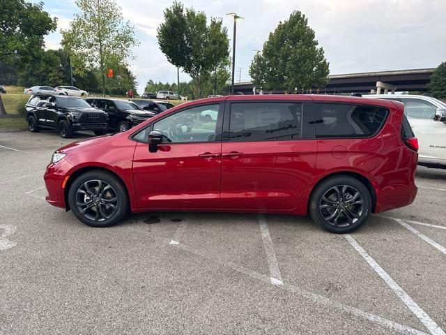 new 2026 Chrysler Pacifica car, priced at $47,825