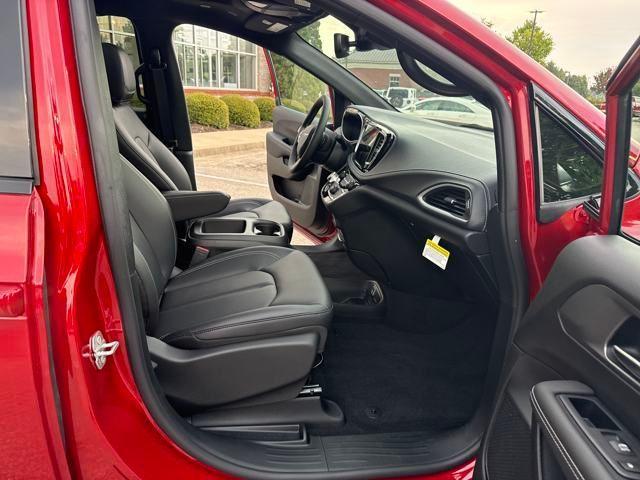 new 2026 Chrysler Pacifica car, priced at $47,825