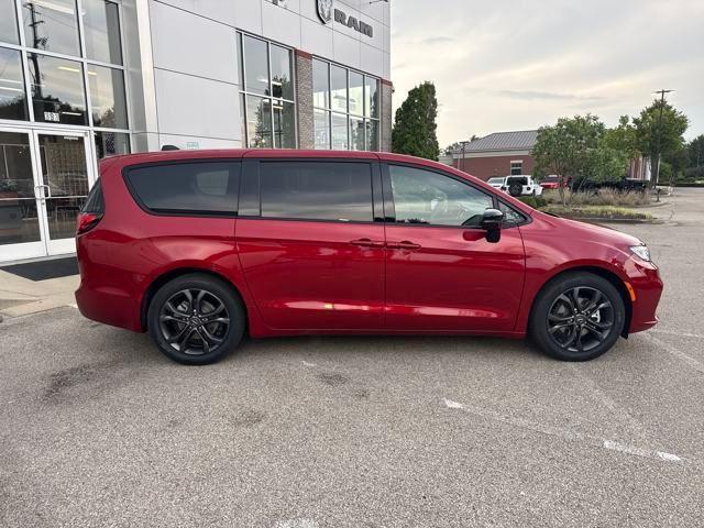 new 2026 Chrysler Pacifica car, priced at $47,825