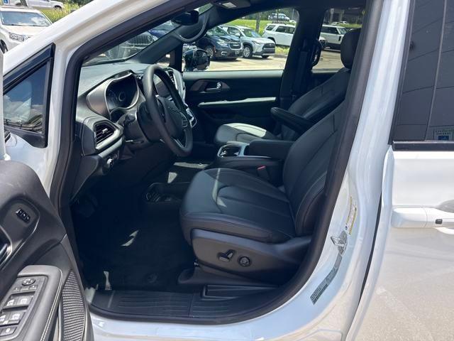 new 2025 Chrysler Pacifica car, priced at $47,295