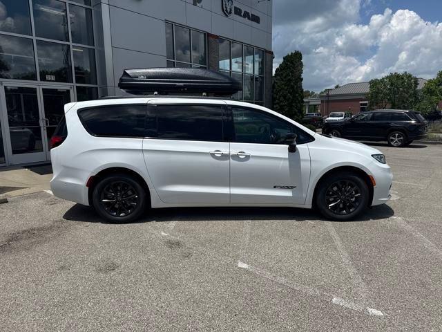 new 2025 Chrysler Pacifica car, priced at $47,295