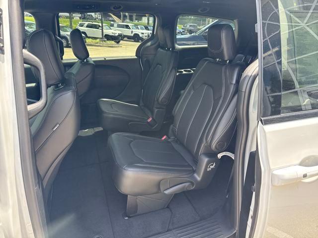new 2025 Chrysler Pacifica car, priced at $47,295