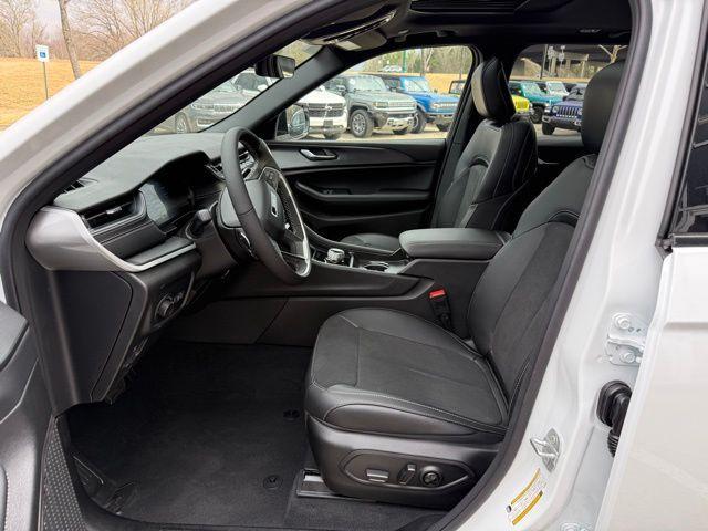 new 2025 Jeep Grand Cherokee car, priced at $39,987