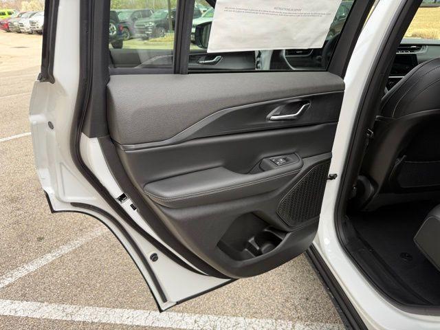 new 2025 Jeep Grand Cherokee car, priced at $39,987