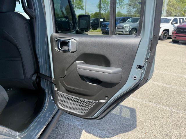 new 2025 Jeep Gladiator car, priced at $43,980