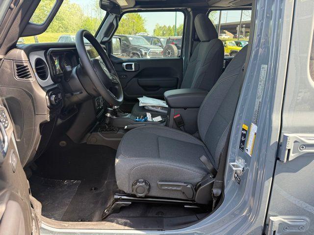 new 2025 Jeep Gladiator car, priced at $43,980