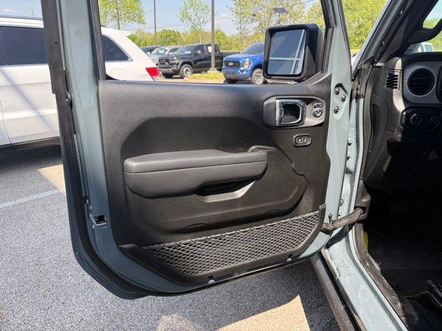 new 2025 Jeep Gladiator car, priced at $43,980