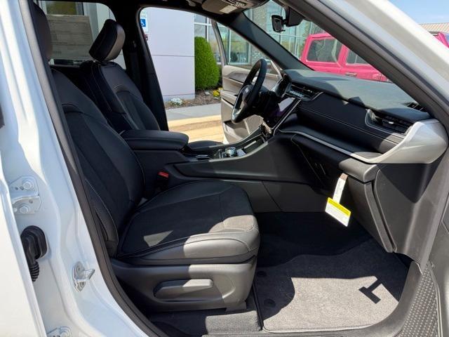 new 2025 Jeep Grand Cherokee L car, priced at $46,230
