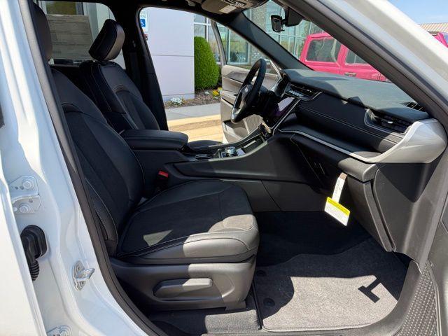 new 2025 Jeep Grand Cherokee L car, priced at $45,572